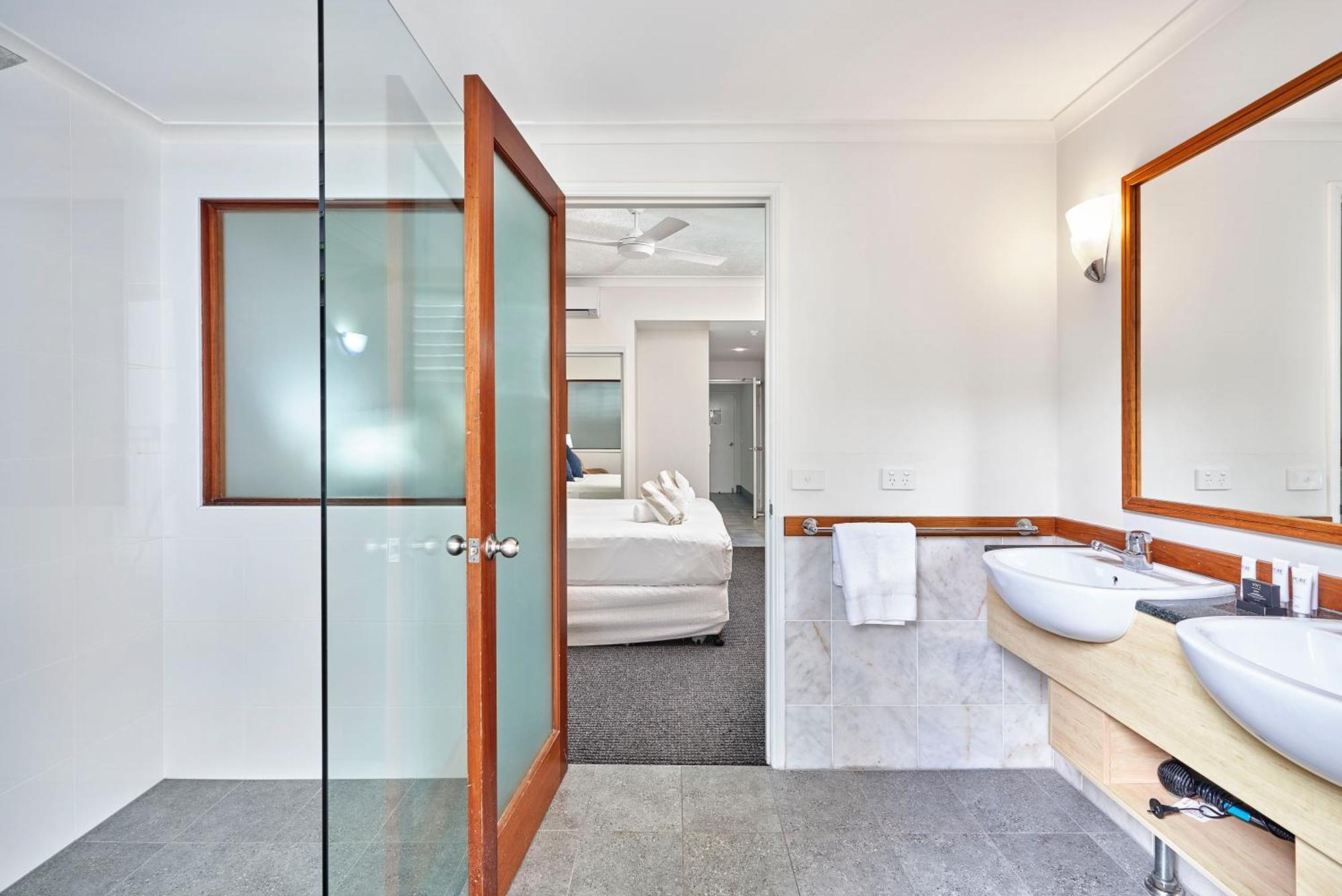 Alassio Apartments With Direct Pool Access Palm Cove Værelse billede