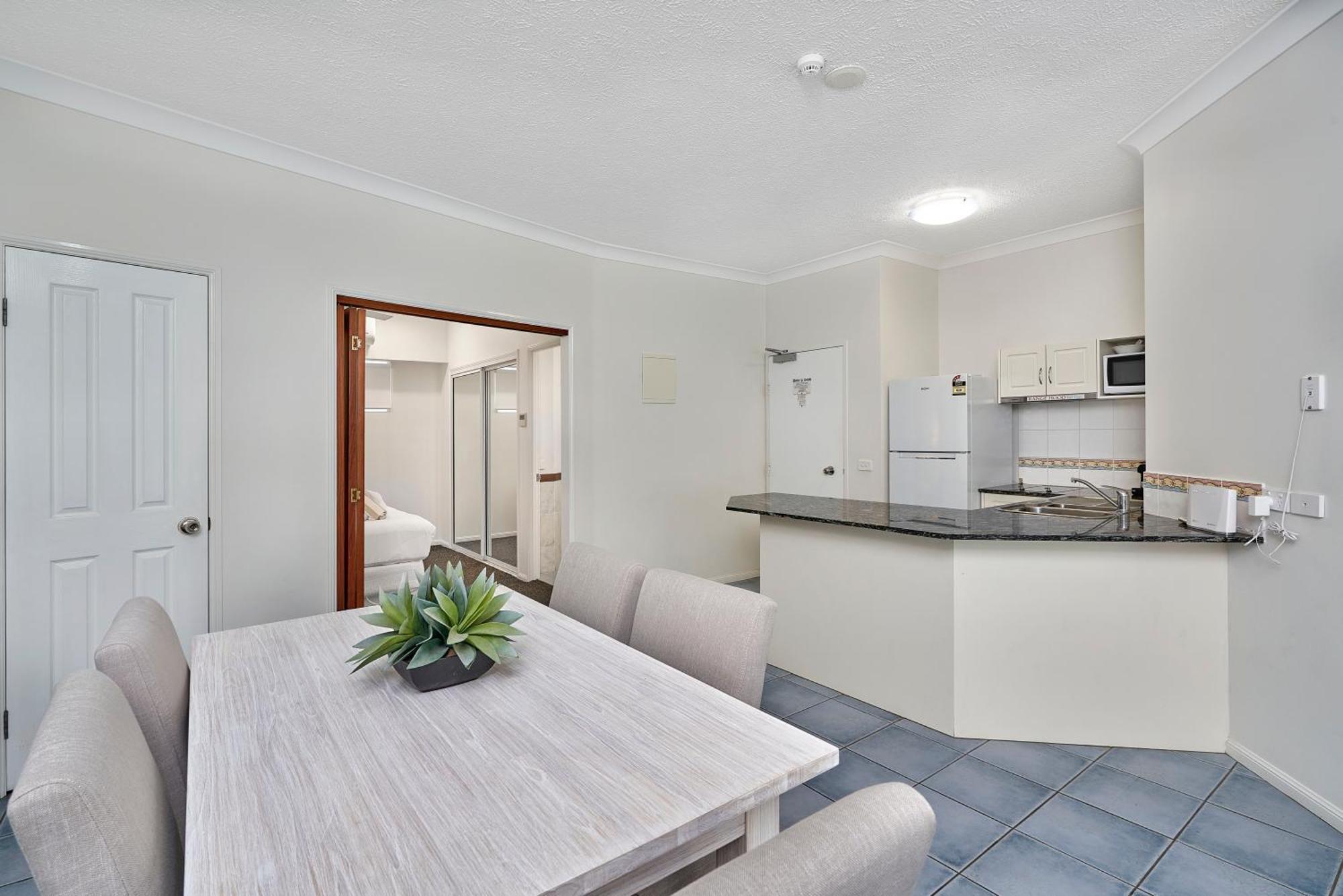 Alassio Apartments With Direct Pool Access Palm Cove Værelse billede